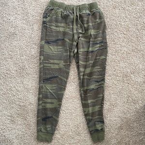 Z Supply Camo Joggers M